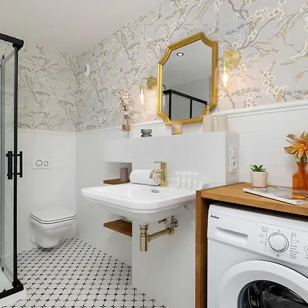 Elegant For 2 Guests Near Spodek By Renters