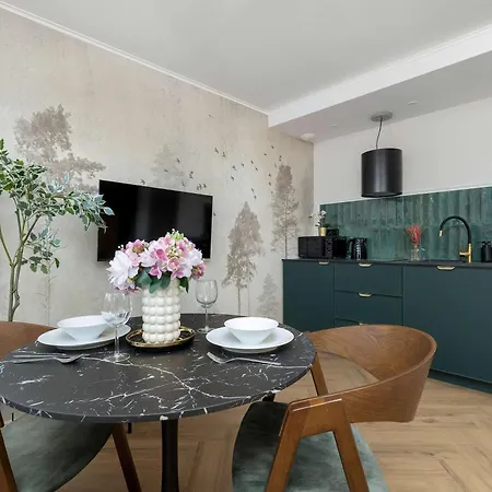 Elegant For 2 Guests Near Spodek By Renters *