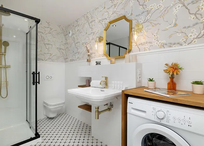 Elegant For 2 Guests Near Spodek By Renters